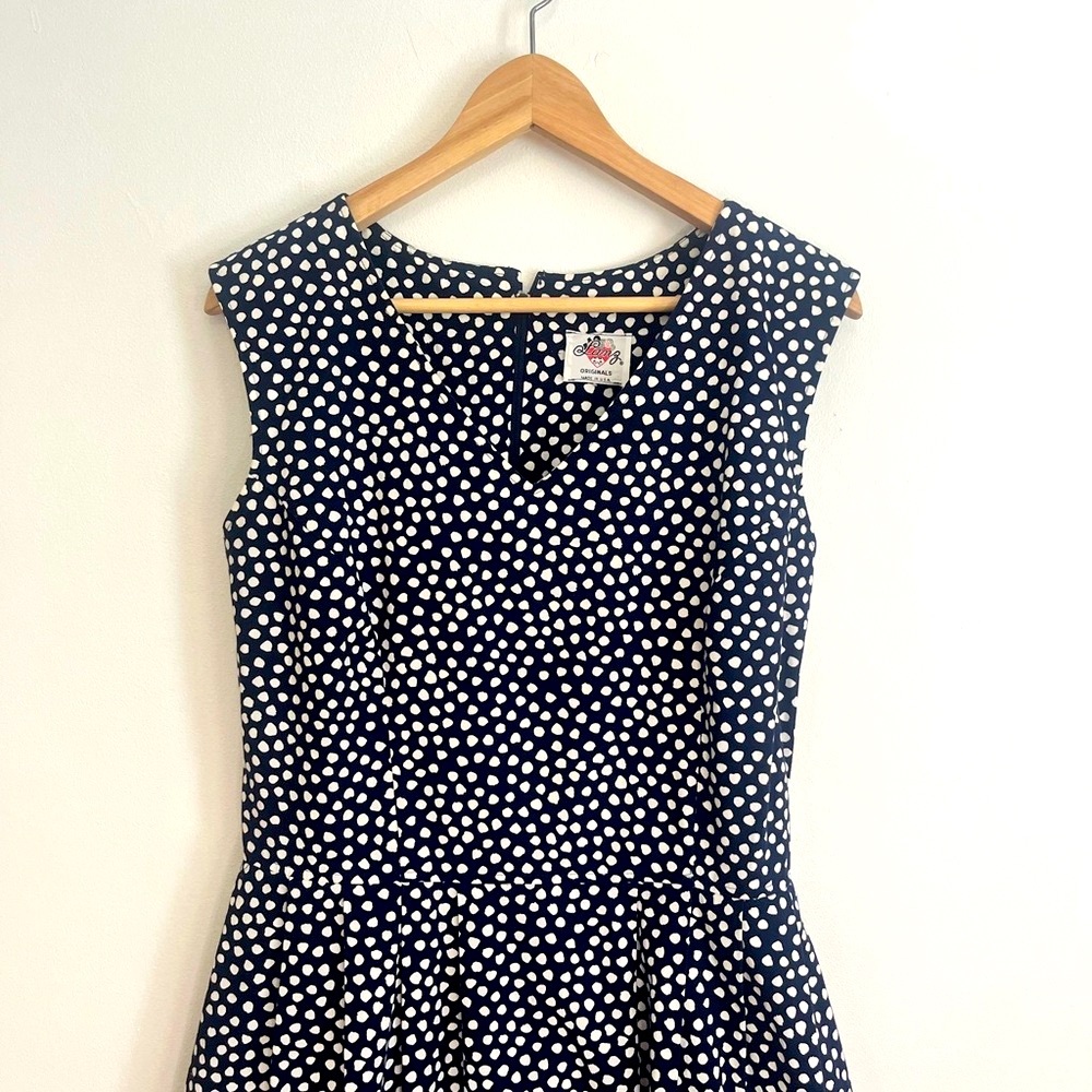 Lanz Vintage 1970s Elegant Navy Blue and White Polka Dot Dress - Picture 6 of 13